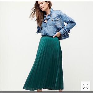 JCREW Elegant Green Pleated Midi Skirt